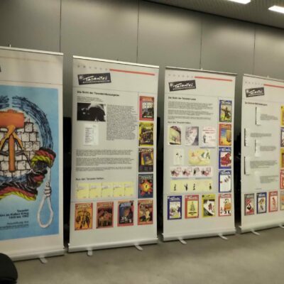 Sonderausstellung "Tarantel - Satire im Krieg" des Dokumentationszentrums im Besucherzentrum der Stiftung Berliner Mauer