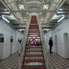 Blick in das 1. OG im Lern- und Gedenkort Kaßberg-Gefängnis