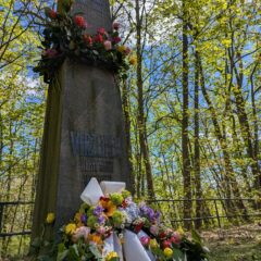 Gedenkstele "Den Opfern der Gewaltherrschaft 1949-1989. Verzeihen heißt nicht vergessen"